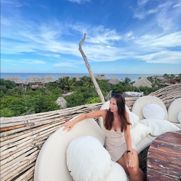 Meet your Posher, Lucie - Picture 2 of 2